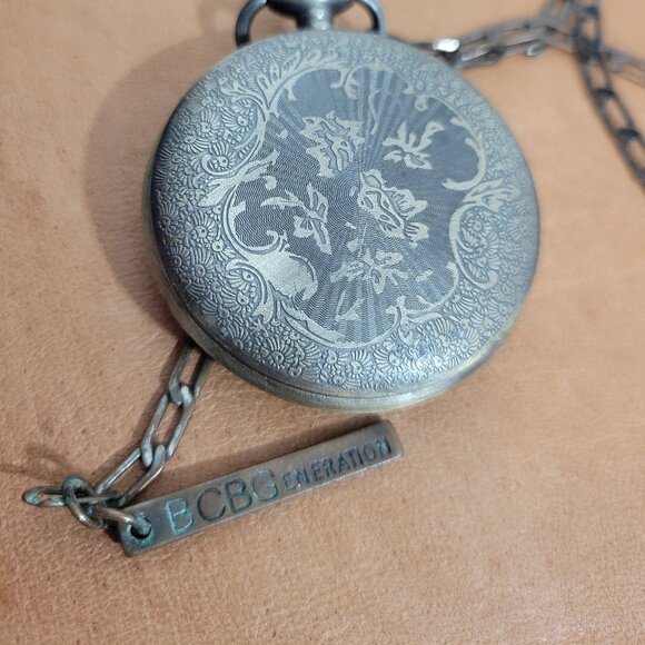BCBG Vintage Goth SteamPunk battery Run Pocket Watch With Chain - Picture 4 of 4